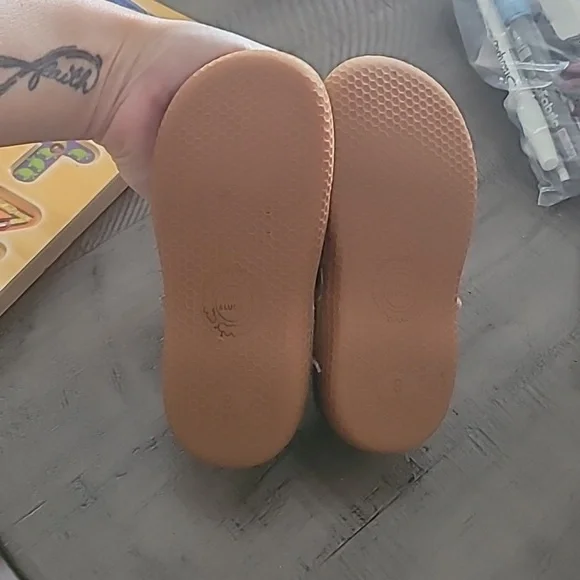 Livie and Luca Mary Jane Style Sneakers With Velcro Size 8 Girls - Picture 4 of 6